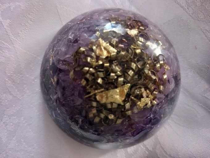 Dôme Orgonite Violet avec des Feuilles d'Or 